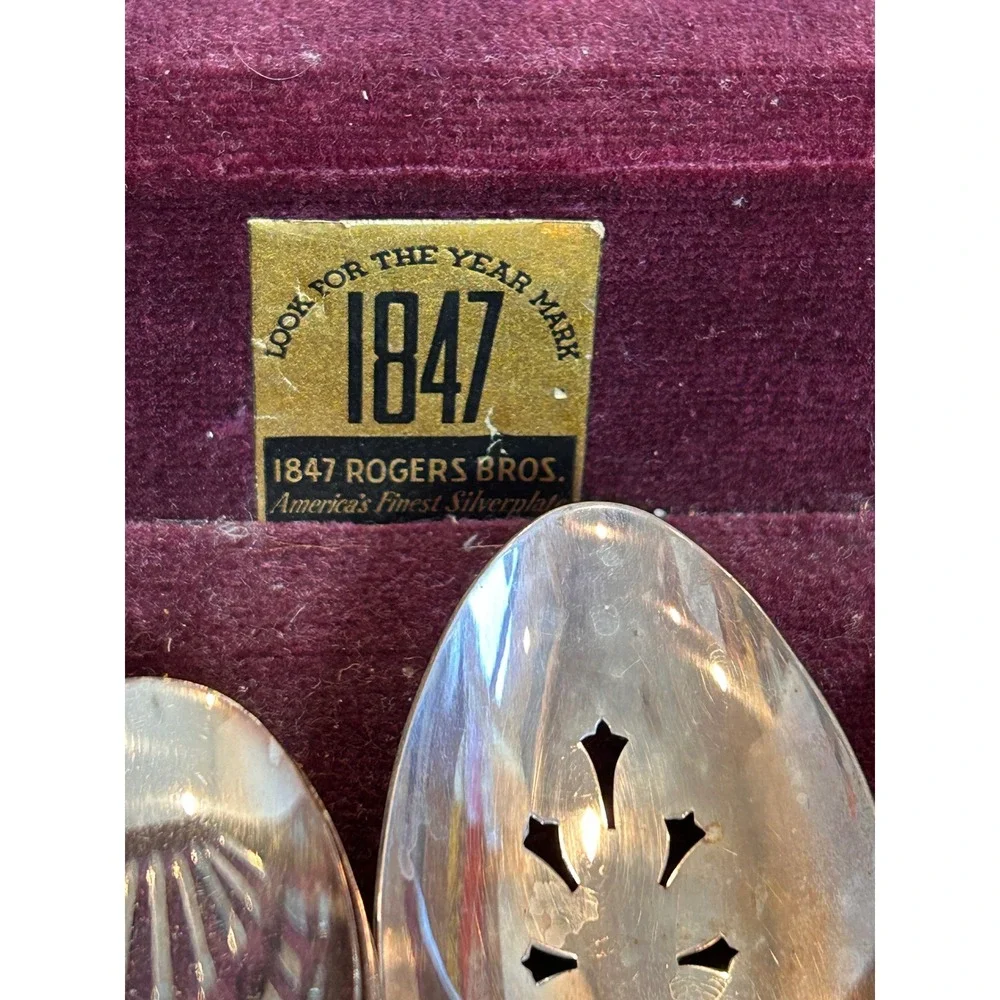 Silver Tulip by International Silver Silver Plate Flatware 56 Piece Set